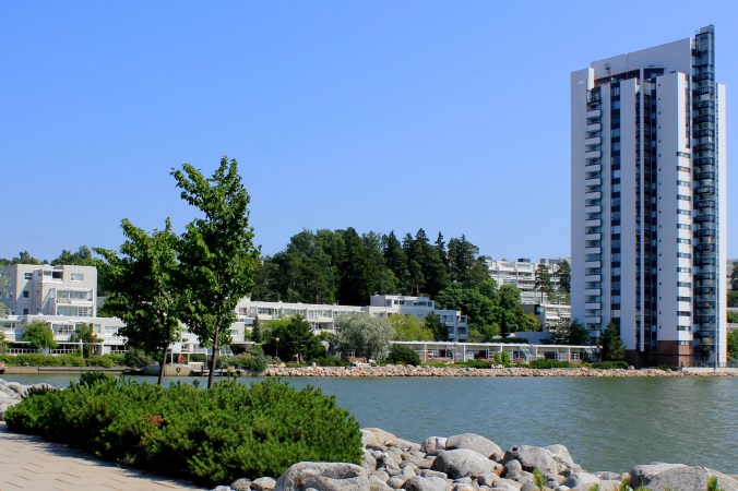 Tornitalo_rantaa_Kivenlahti_300611